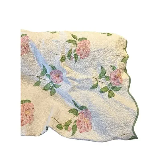 Unbranded | Bedding | Full Size Floral Quilt 92x85 | Poshmark display picture 1